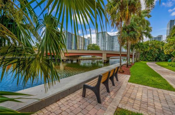 17150 N BAY RD #2113, SUNNY ISLES BEACH, FL 33160