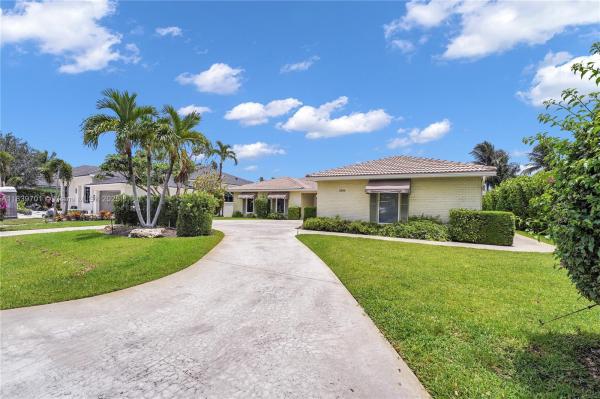 ROYAL PALM YACHT & COUNTR