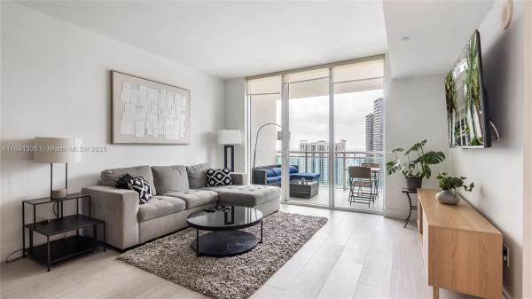 950 BRICKELL BAY DR #3500, MIAMI, FL 33131