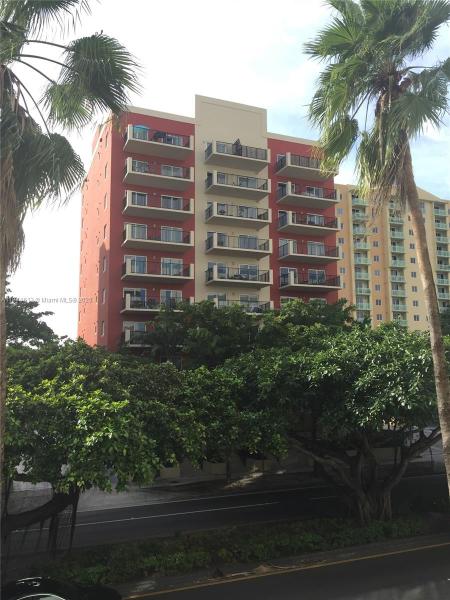 EMERALD PLAZA ON CORAL WAY