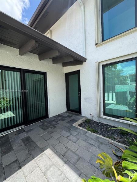 SNAPPER CREEK TOWNHOUSES