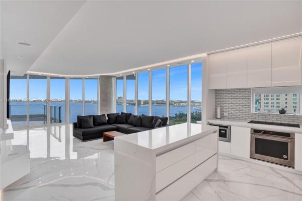 PARAMOUNT BAY CONDO