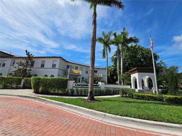 COURTYARDS THREE CONDO