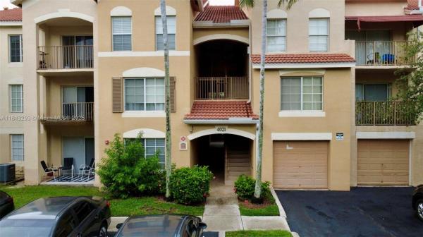 EMERALD ISLE AT LAGUNA LA