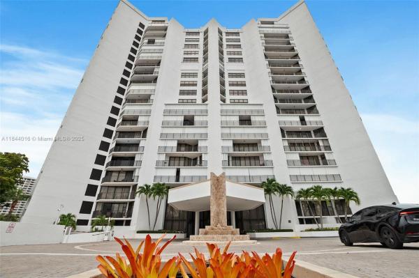 300 THREE ISLANDS BLVD #707, HALLANDALE BEACH, FL 33009