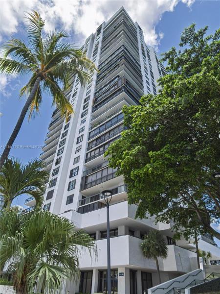 BRICKELL BAY CLUB CONDO