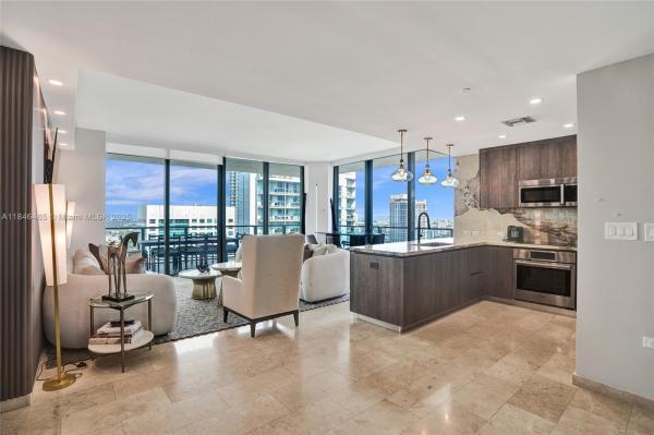 88 SW 7TH ST #2412, MIAMI, FL 33130