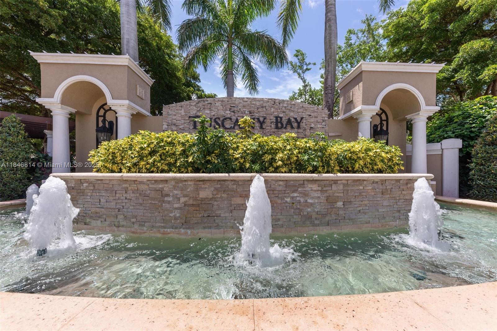 TUSCANY BAY - фото