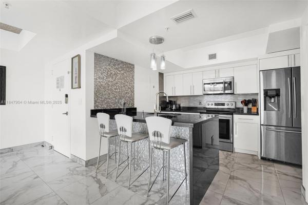 17555 ATLANTIC BLVD #504, SUNNY ISLES BEACH, FL 33160