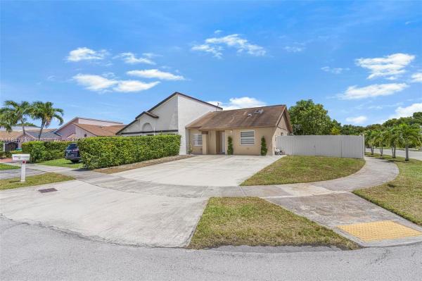 WESTWIND LAKES TWIN VILLA