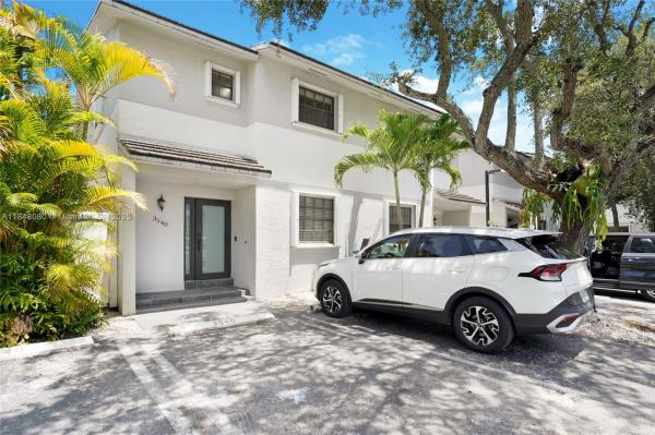 ALHAMBRA GATE HOMES CONDO