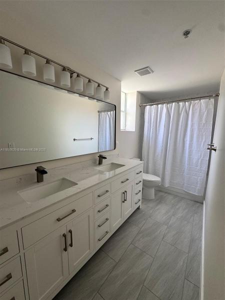 THE COURTS AT DORAL ISLES