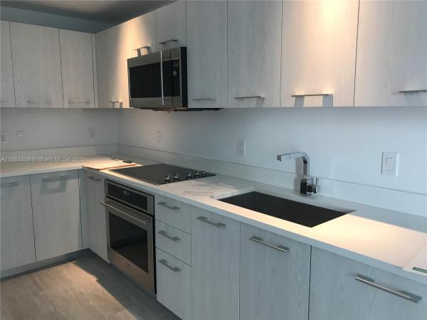 55 SW 9TH ST #2207, MIAMI, FL 33130