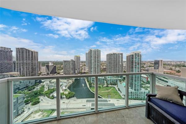 BRICKELL ON THE RIVER N T