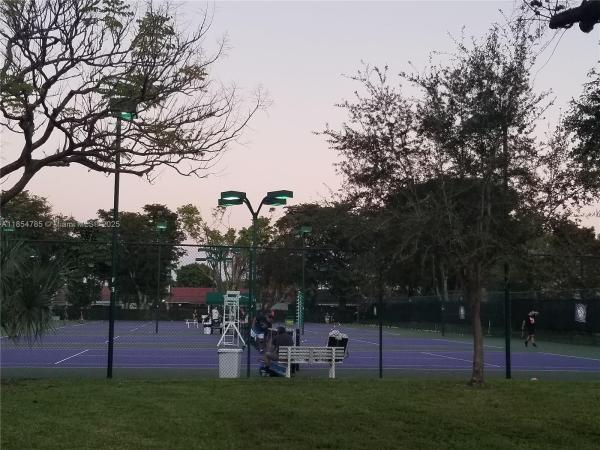 THE COURTS AT KENDALL CON