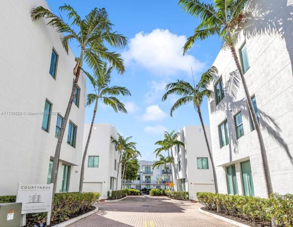 Courtyards at Hollywood