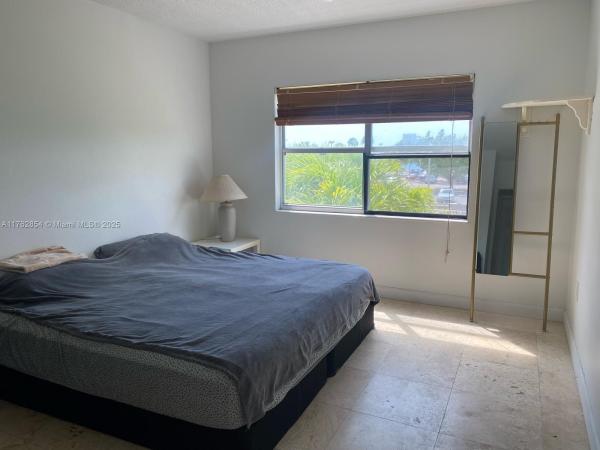 400 KINGS POINT DR #209, SUNNY ISLES BEACH, FL 33160