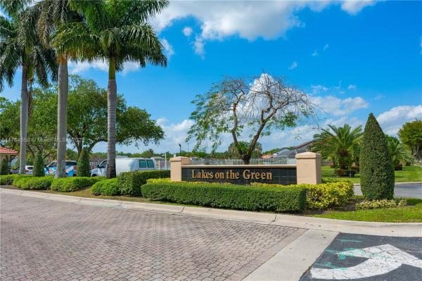 LAKES ON THE GREEN - SEC