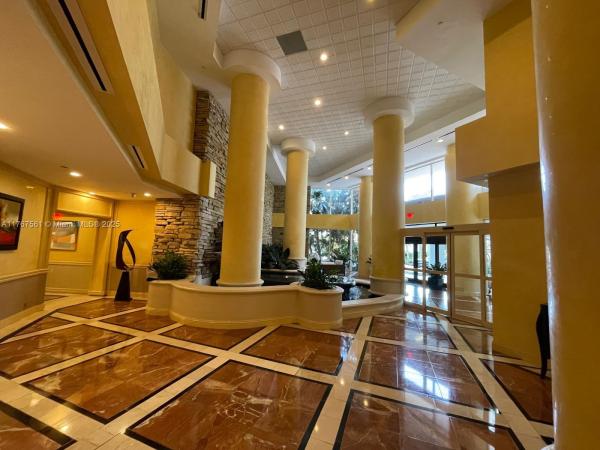 20281 E COUNTRY CLUB DR #810, AVENTURA, FL 33180