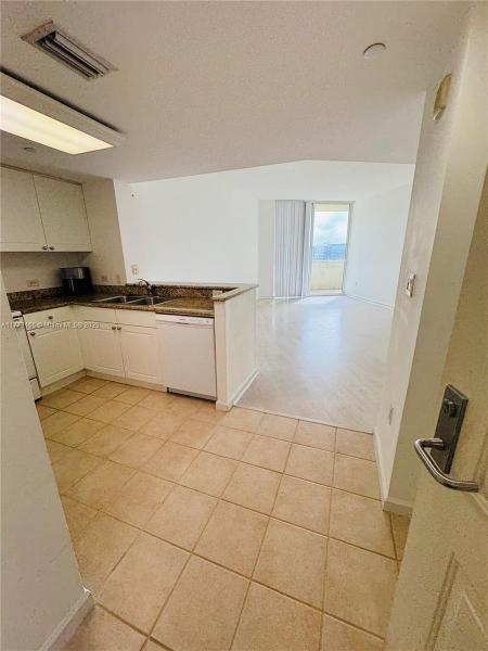 19501 W COUNTRY CLUB DR #1006, AVENTURA, FL 33180