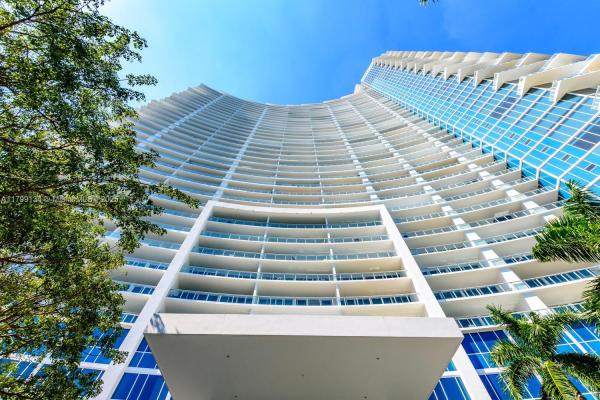 PARAMOUNT BAY CONDO