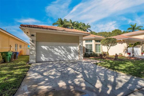 POD 13 AT MONARCH LAKES