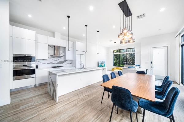 DOWNTOWN DORAL SOUTH PHAS