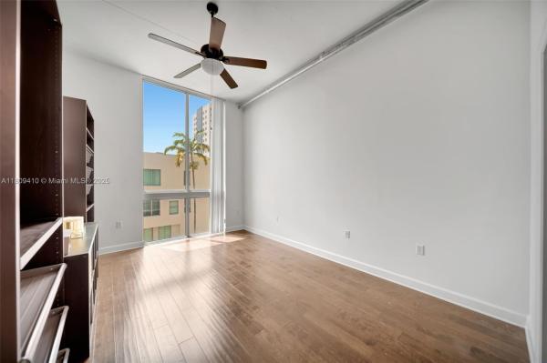 LOFTS AT HOLLYWOOD STATIO