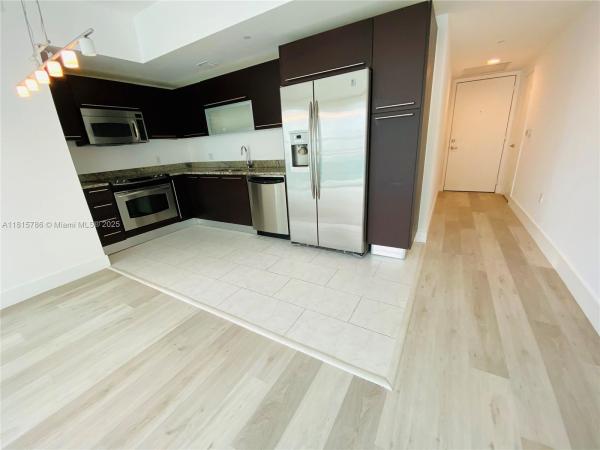 950 BRICKELL BAY DR #2706, MIAMI, FL 33131