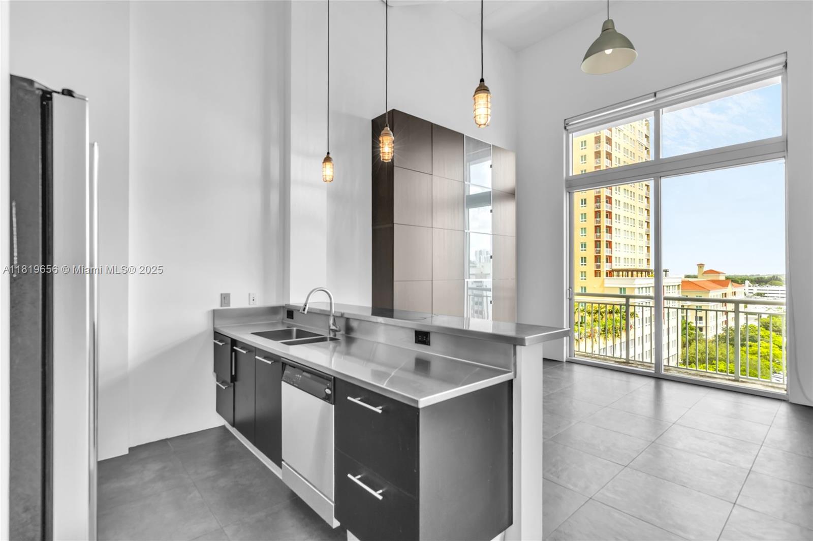 METROPOLIS I AT DADELAND - фото