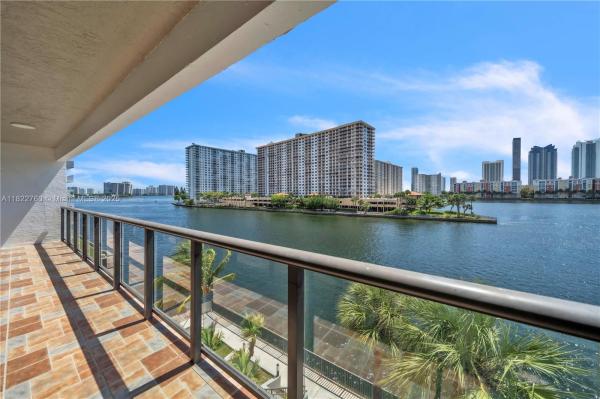 PELICAN LANDING CONDO