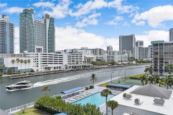 600 PARKVIEW DR #624, HALLANDALE BEACH, FL 33009