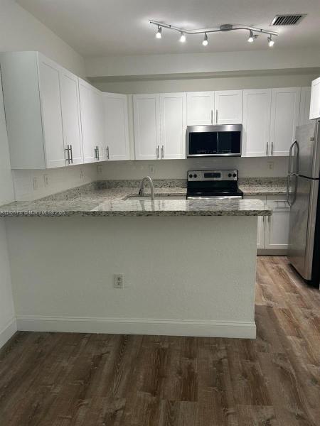 COURTYARDS ONE CONDO