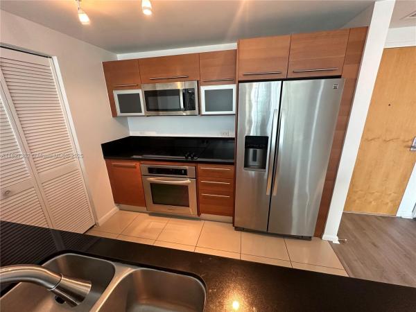253 NE 2ND ST #2210, MIAMI, FL 33132