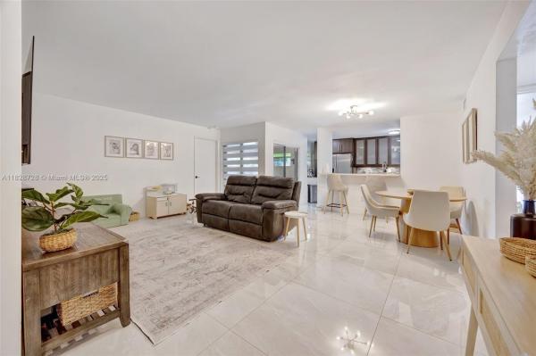 KENLAND POINTE CONDO IV