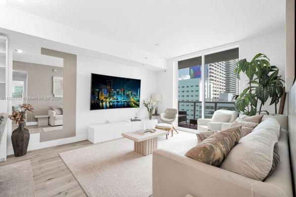 244 BISCAYNE BLVD #1209, MIAMI, FL 33132