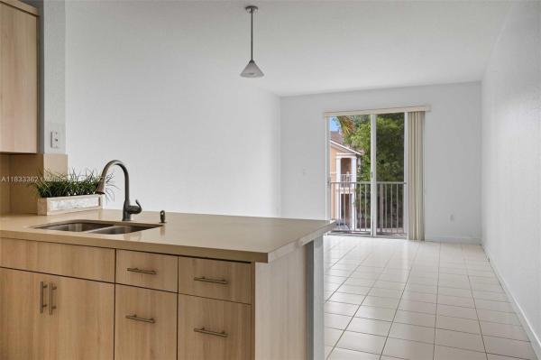 SHOMA HOMES AT COUNTRY CL