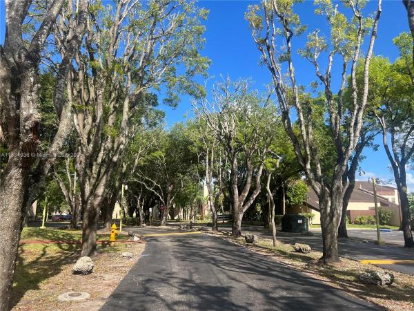 PROMENADE AT KENDALE LAKE