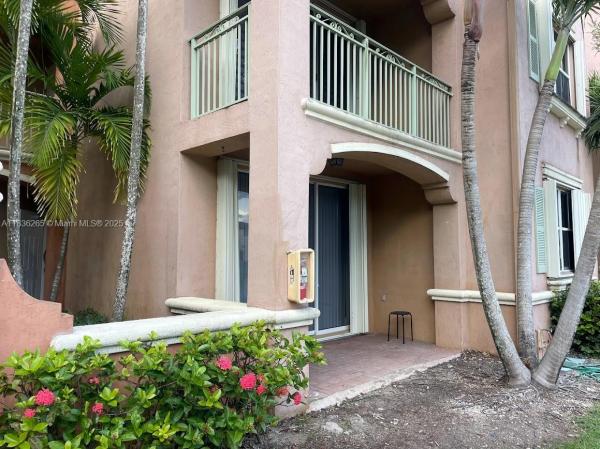 THE COURTS AT DORAL ISLES