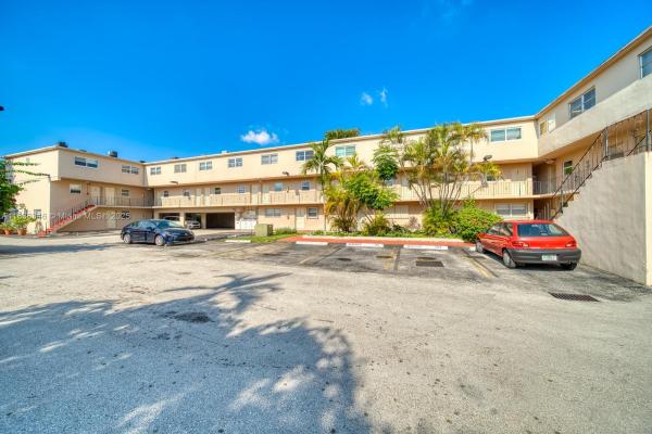 LE JEUNE MANOR CONDO