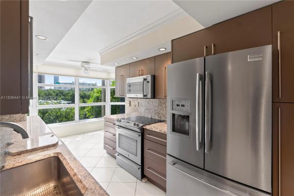 3500 MYSTIC POINTE DR #306, AVENTURA, FL 33180