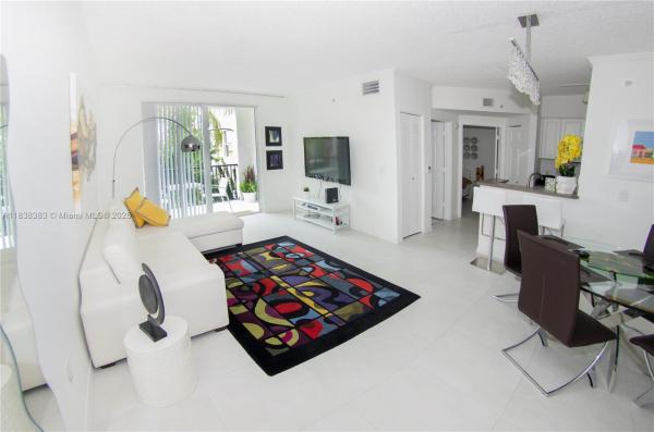 17145 N BAY RD #4402, SUNNY ISLES BEACH, FL 33160