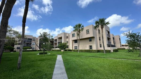 GARDENS OF KENDALL CONDO