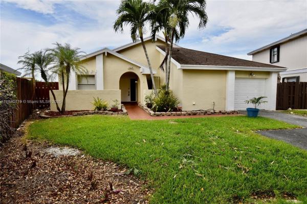 LAKES OF THE MEADOW SEC 1