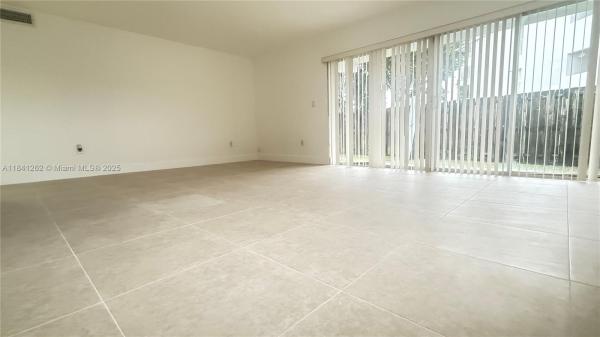 PARADISE AT DADELAND CONDO