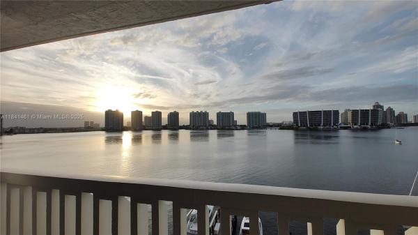 17900 N BAY RD #PH3, SUNNY ISLES BEACH, FL 33160