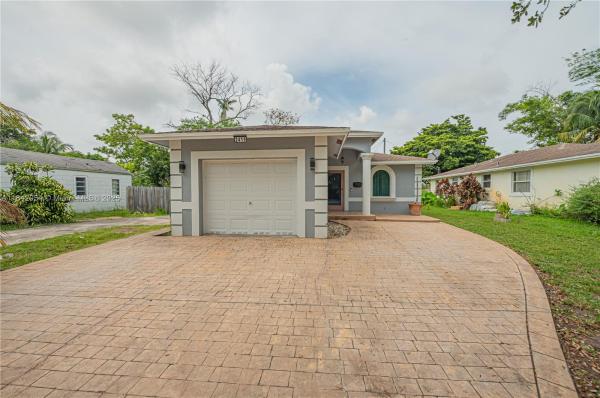 HOLLYWOOD LITTLE RANCHES