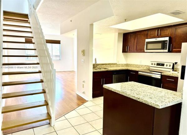 VILLAS DE TUSCANY CONDO