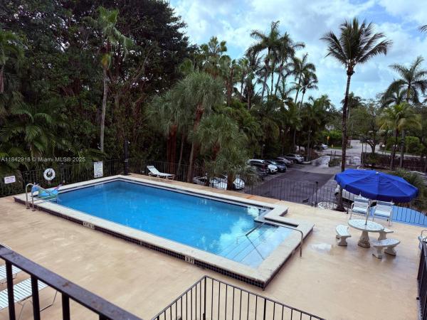 HARBOUR HILL CLUB CONDO