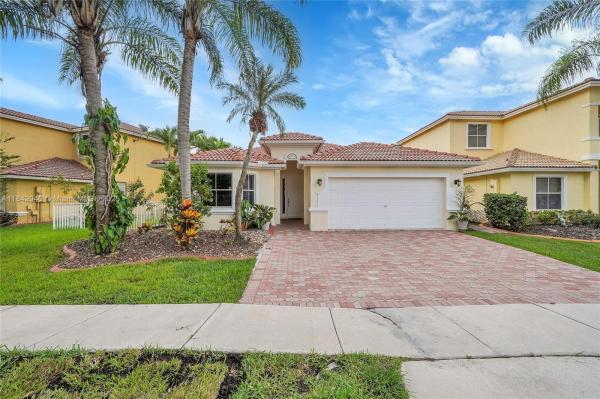 POD 9 AT MONARCH LAKES